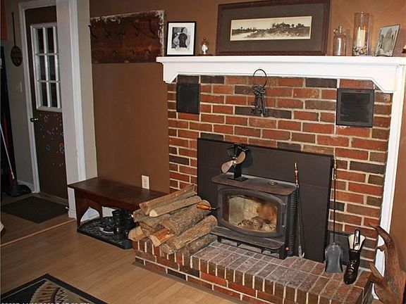 LIVINGROOM WOODSTOVE/FIREPLACE