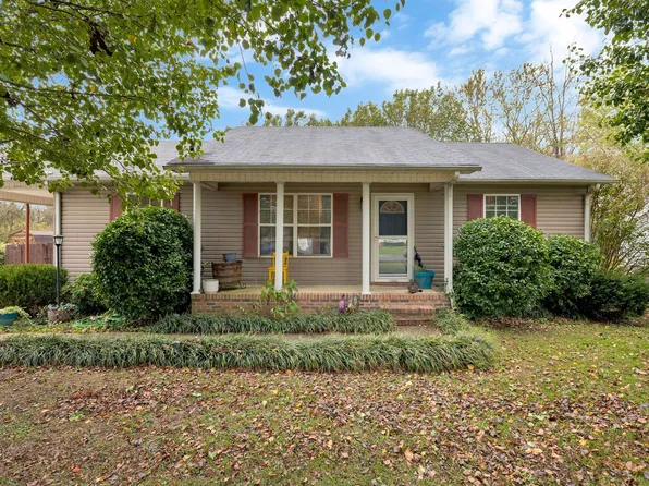 208 Canova Dr, Shelbyville, TN 37160
