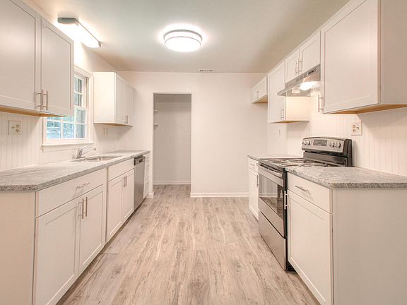 4th image of 614 Teresa Cir