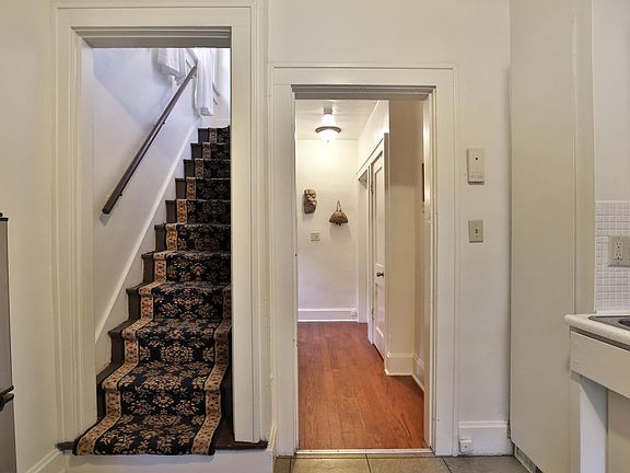 4th image of 2466 Indianola Ave #C
