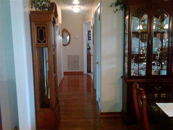 4th image of 1075 Forest Dr