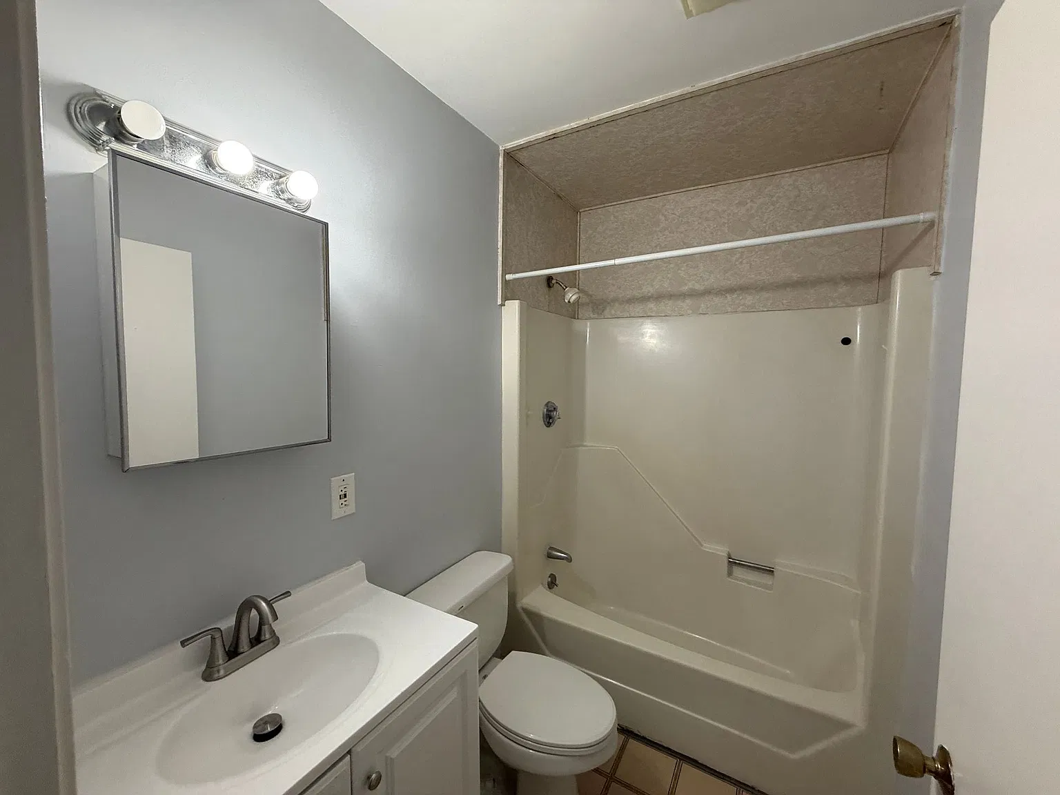 1 bed, 700 sqft, $1,950 — Photo 2