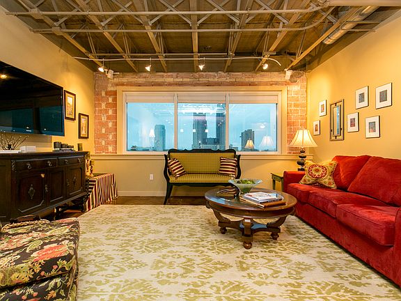 5th image of 901 N Upper Broadway St APT 304
