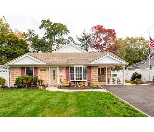 15 E Knollwood Rd photo 1