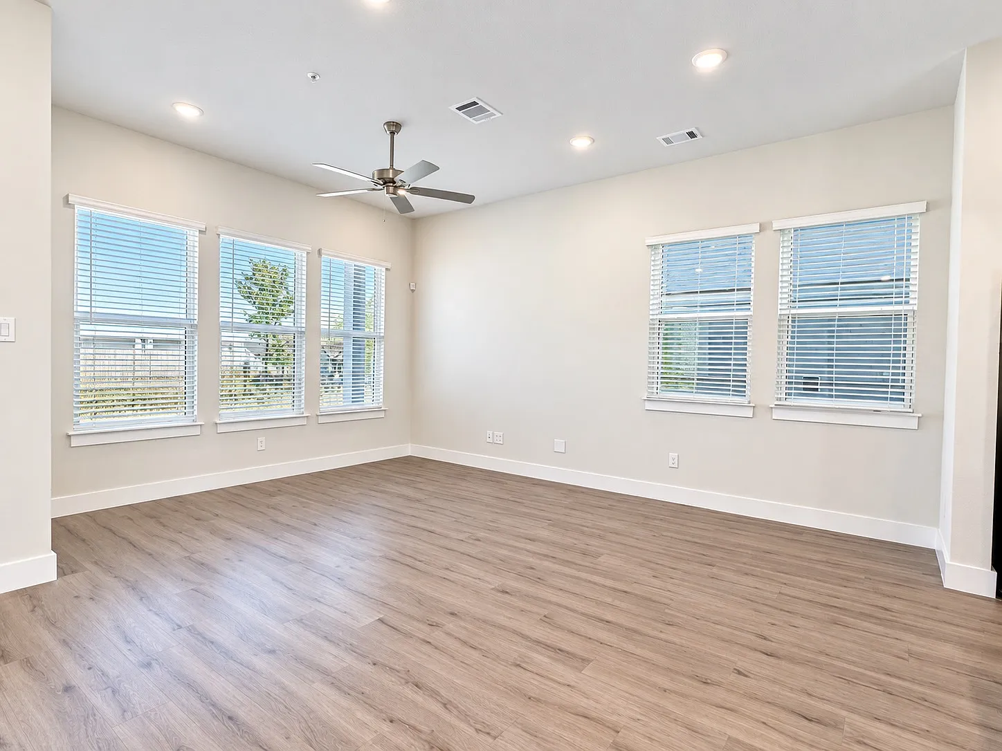 2 bed, 2.5 bath, 1113 sqft, $2,255 — Photo 4