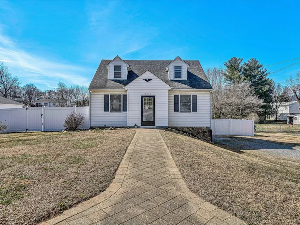 2011 Mountain Ave, Salem, VA 24153