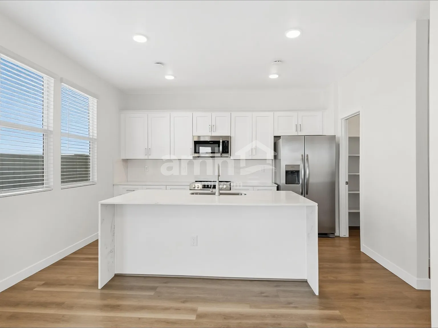 4 bed, 2.5 bath, 2240 sqft, $2,145 — Photo 4