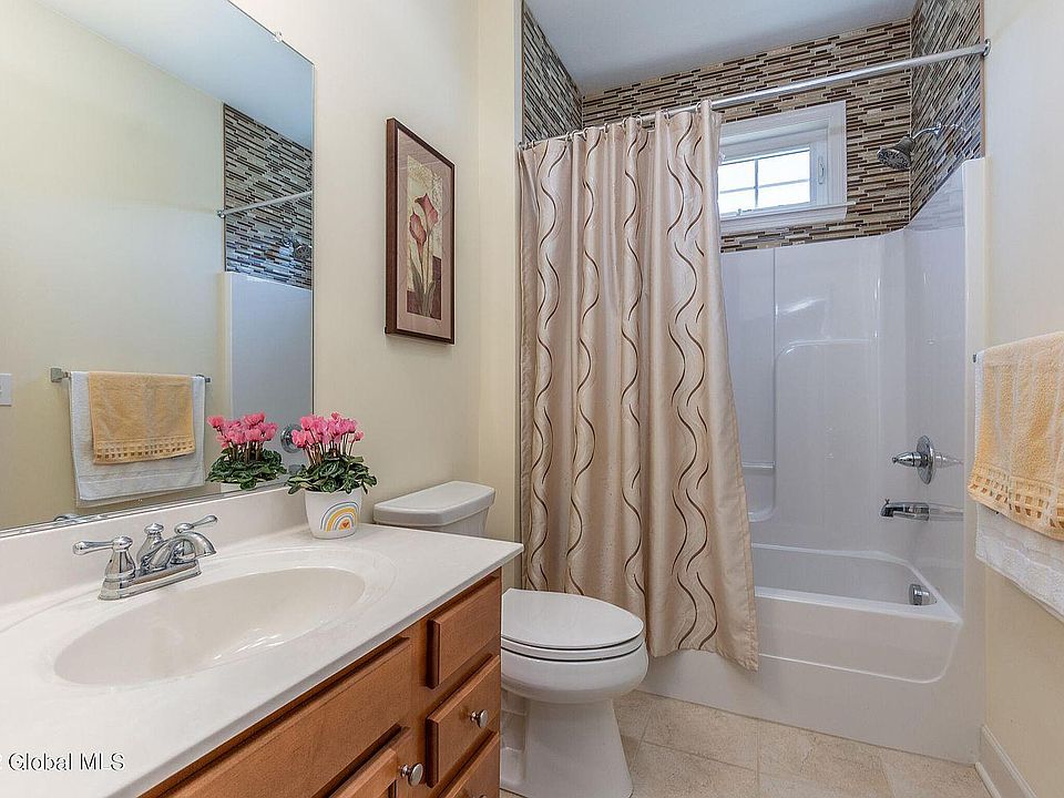 1st image of 3 Tisdale Ln