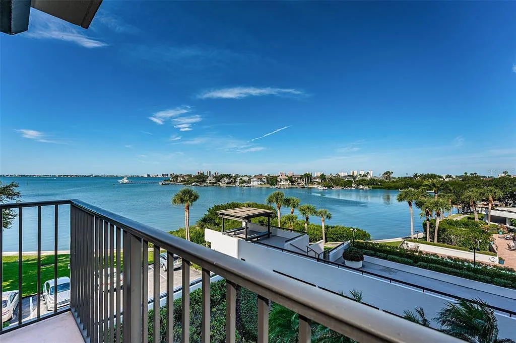 2 bed, 2.0 bath, 1403 sqft, $3,250 — Photo 2