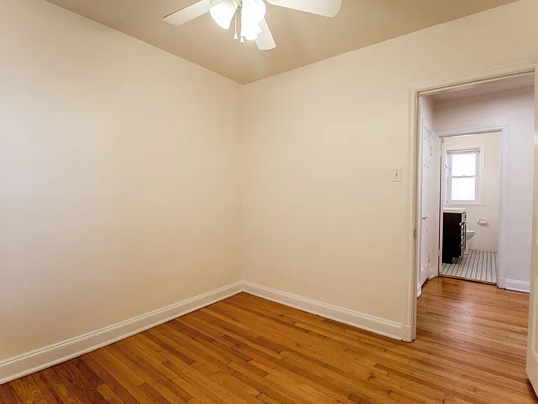 (204) 7339 Dartmouth Ave — Photo 22