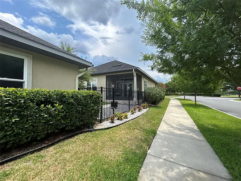 11788 SW 30th Ave — Photo 27