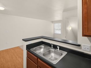 Mallard Pond Apartments & Condos, Howell, MI 48855