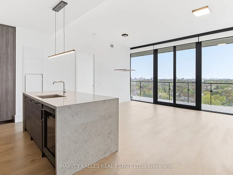 215 Lonsdale Rd #1602 — Photo 1