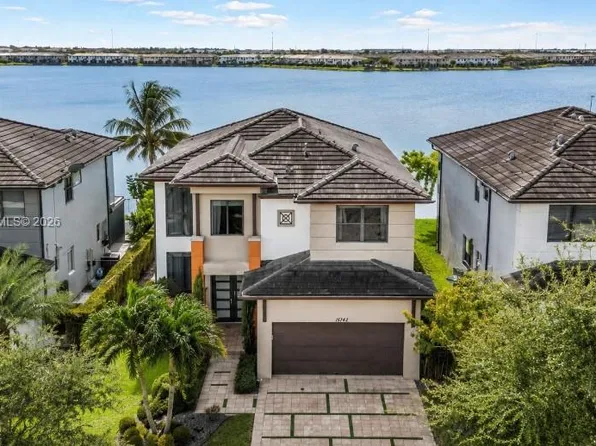 15742 NW 88th Ave, Miami Lakes, FL 33018