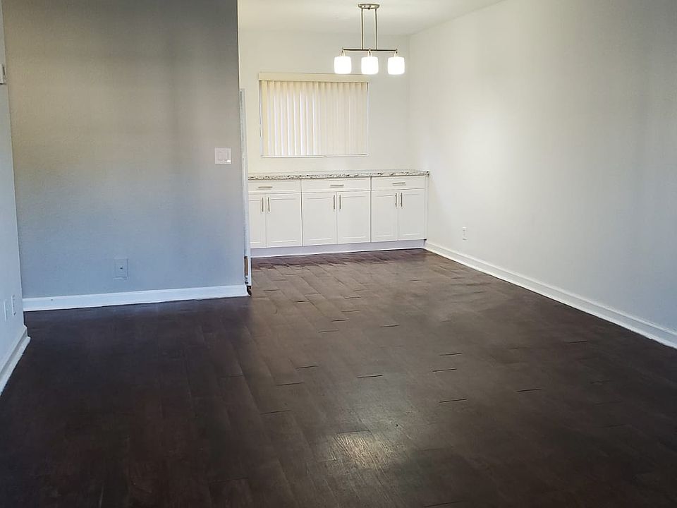 2nd image of 220 NE 38th St APT 7
