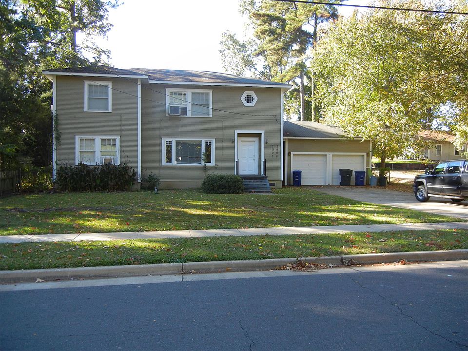 1st image of 2902 Oak St