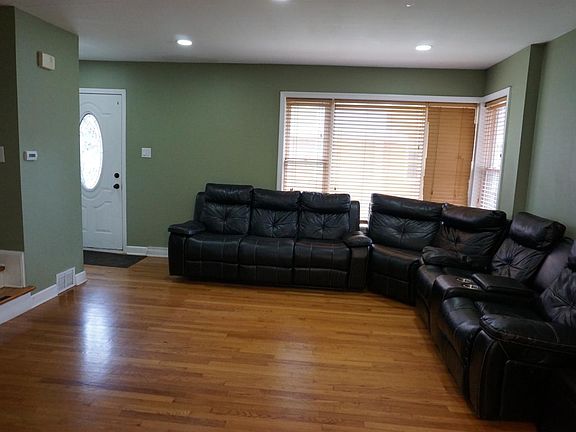 3rd image of 1450 Willow Ave