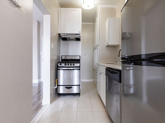 2nd image of 3715 W 1st St APT 609