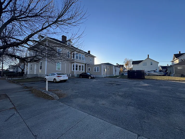172 Pine St — Photo 1