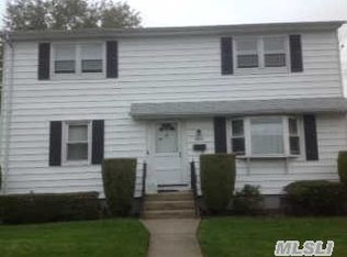 344 W Nicholai St, Hicksville, NY 11801