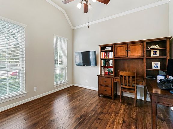 3rd image of 1615 Caledonia Trl