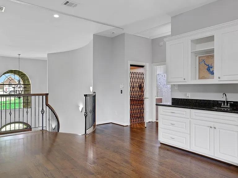 270 Lake Grove Dr — Photo 18