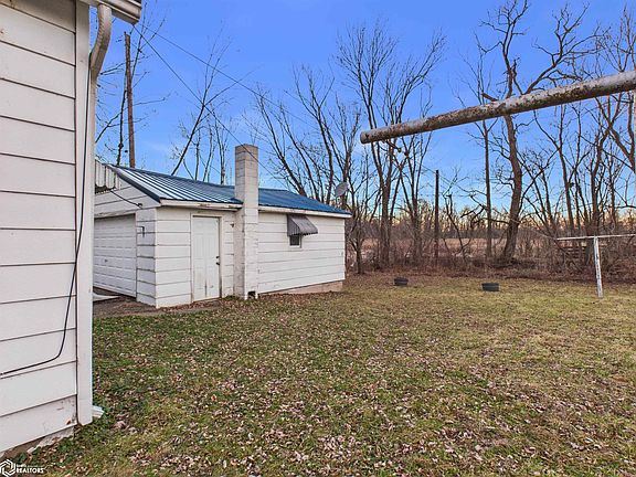 4th image of 111 Chestnut St