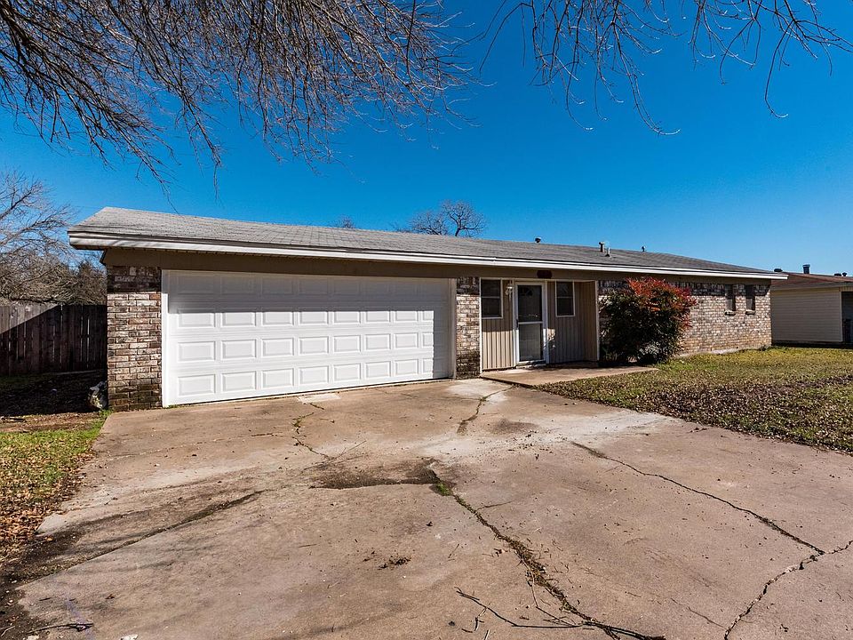 1st image of 527 N Stefka Dr