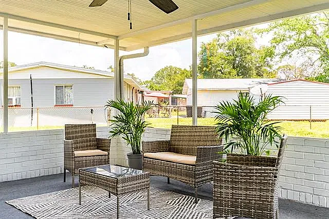 3 bed, 1.5 bath, 1092 sqft, $3,500 — Photo 2