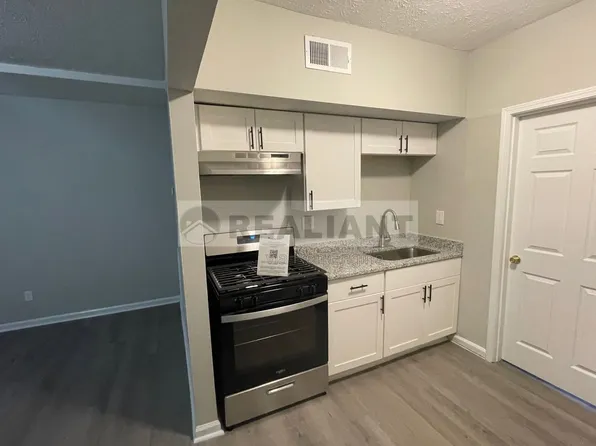 208 Lakeshore Dr APT 19, Lexington, KY 40502