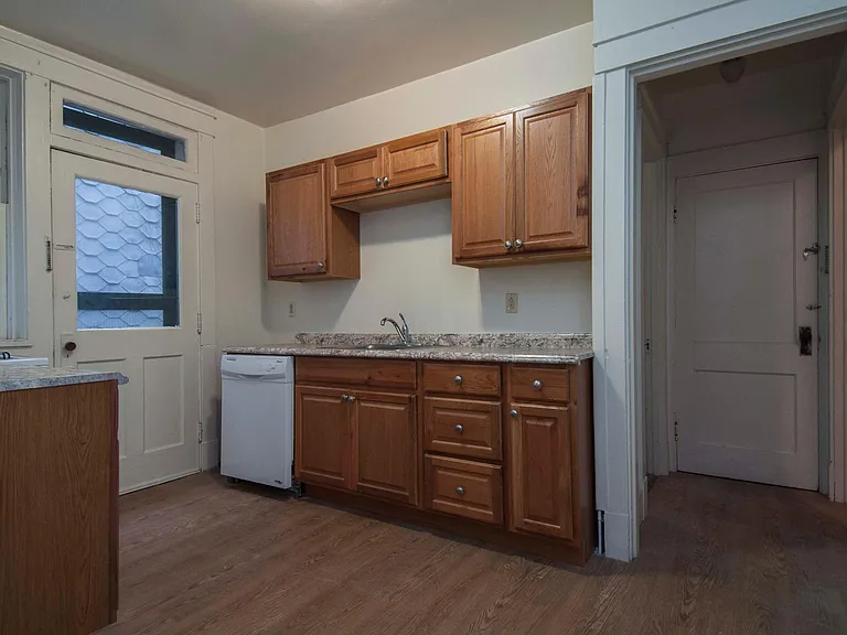 218 Hastings St #2 — Photo 5