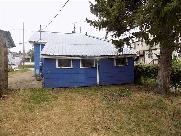 2nd image of 938 Brown Ave