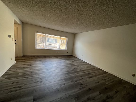4th image of 130 W Mountain St #305