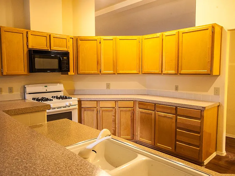 4040 Summitview Way — Photo 8