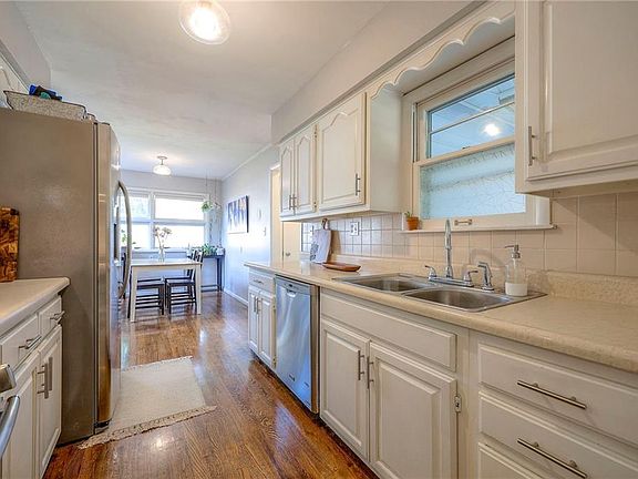 5th image of 7608 Oak St