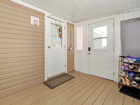 4th image of 22 N Westover Cres