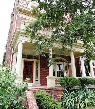 2nd image of 2610 Monument Ave