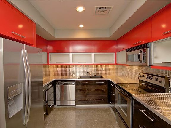 3rd image of 1990 Main St Penthouse 17