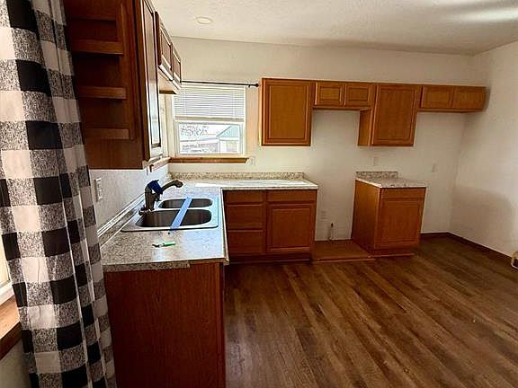 3rd image of 701 S Main St
