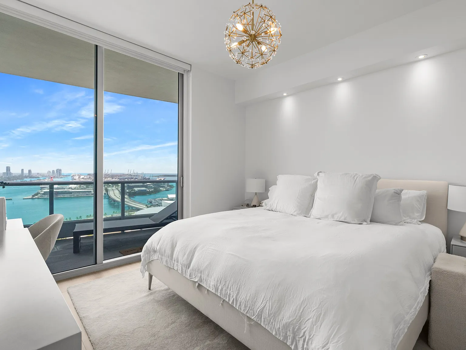 1 bed, 912 sqft, $4,700 — Photo 3