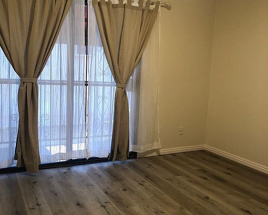 5th image of 961 S Manhattan Pl APT 3