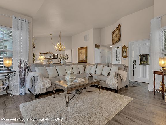 2nd image of 1155 Thornbury Lane #B