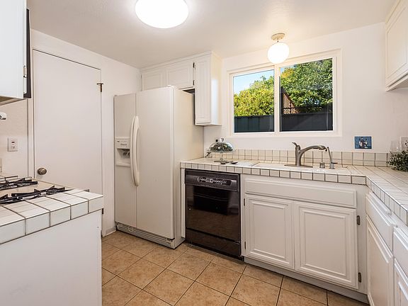 3rd image of 407 W Pedregosa St Unit 6