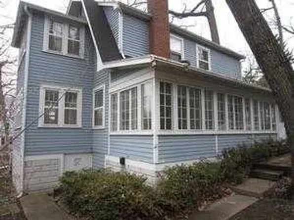 537 Glenview Rd, Williams Bay, WI 53191