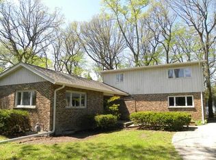 1076 Ridge Rd, Highland Park, IL 60035