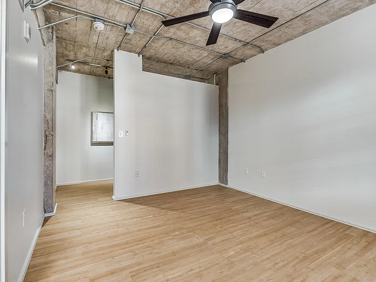1209 N Harvey Ave #303 — Photo 6