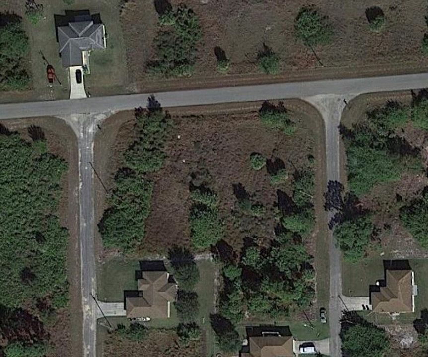 2nd image of 912 Margaret Ave S