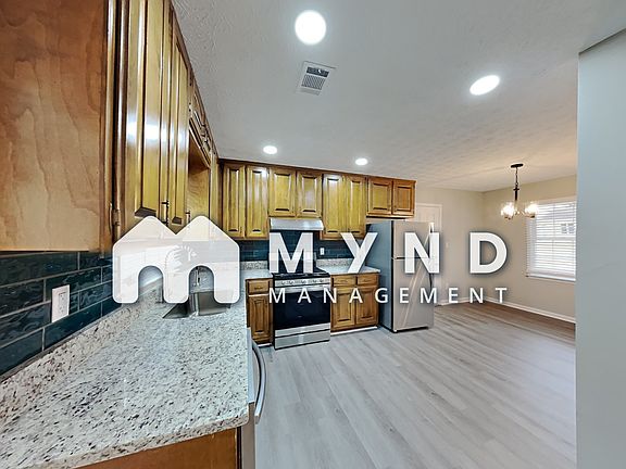 4th image of 1611 Rose Garden Ln