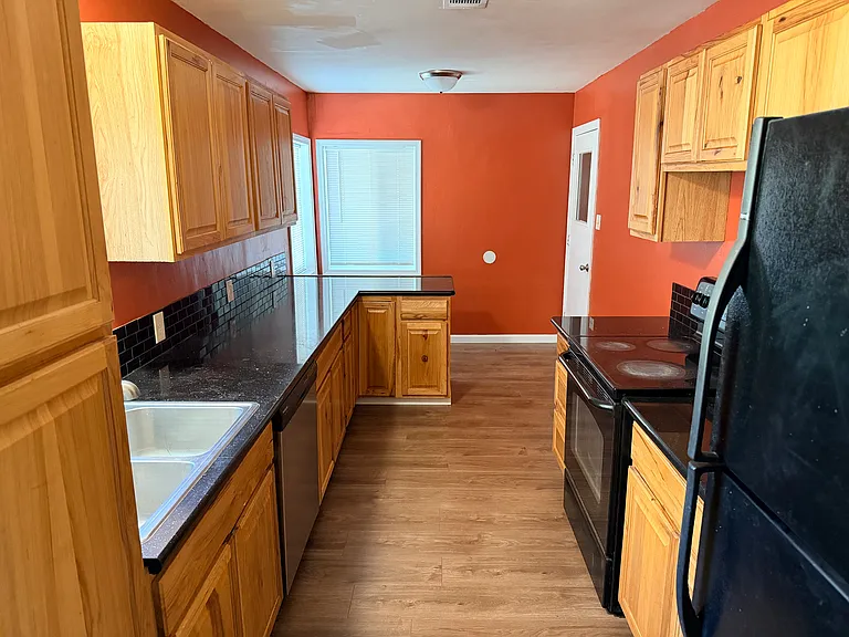 3021 Bell St — Photo 3