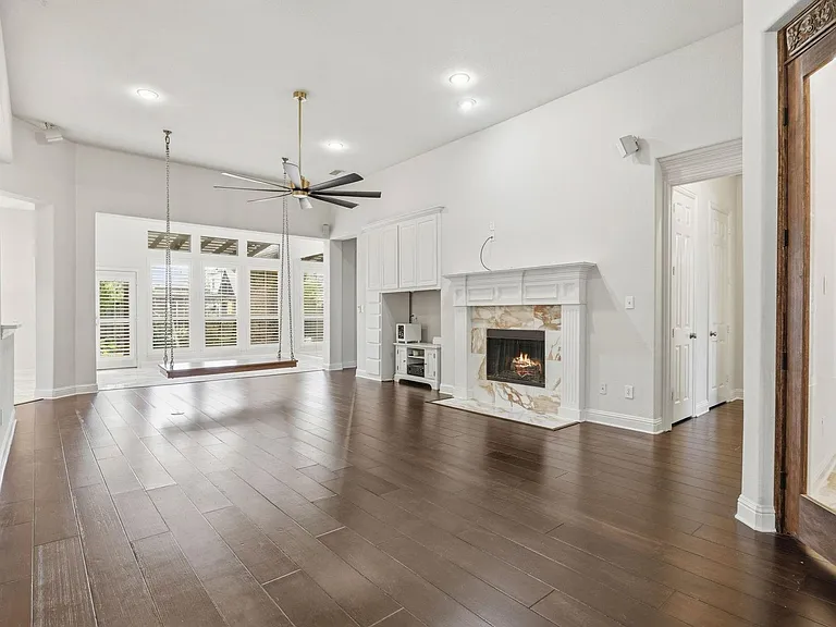 2237 Homestead Ln — Photo 6